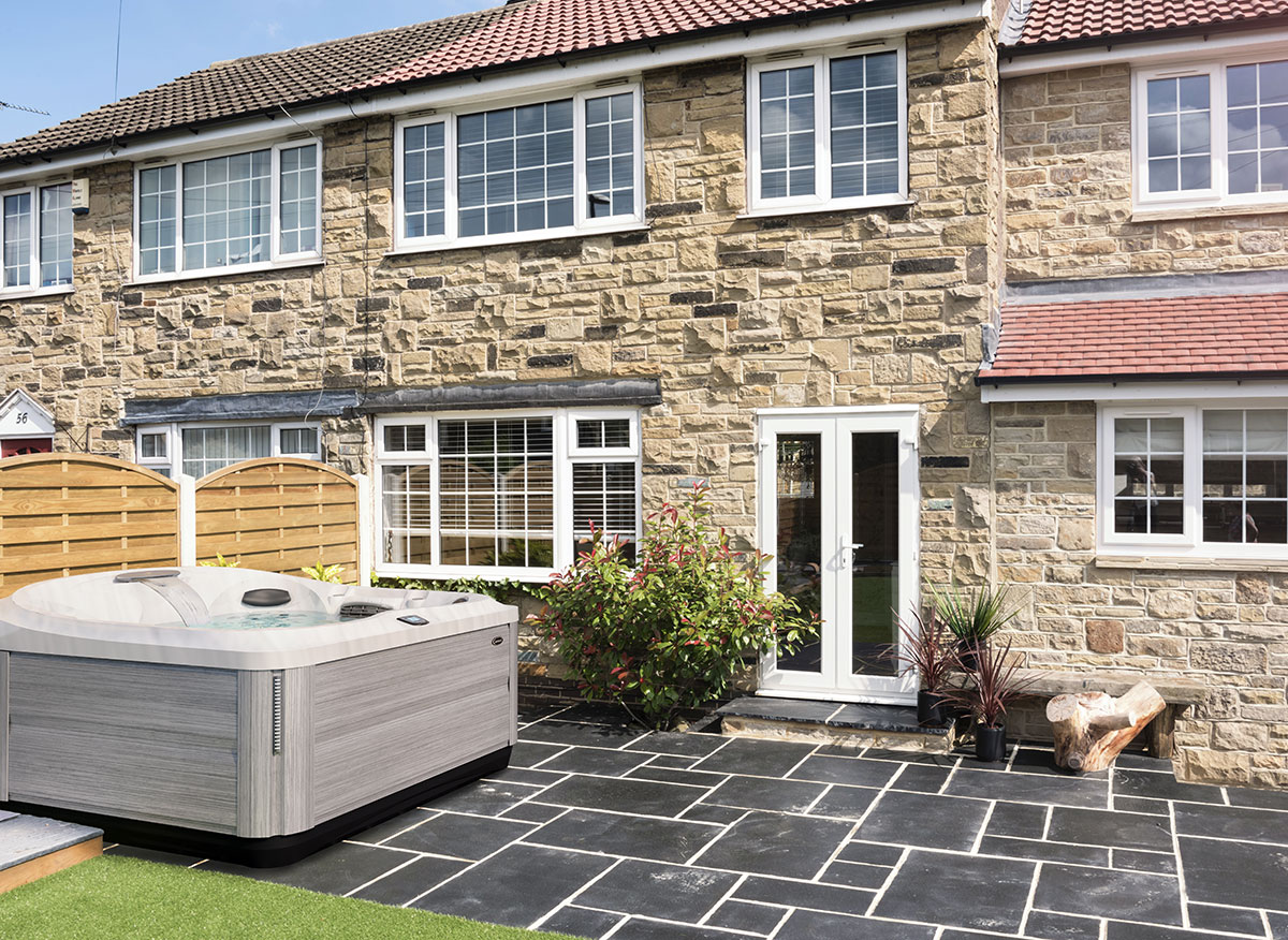 JHT_J445-UK-2019-Lifestyle