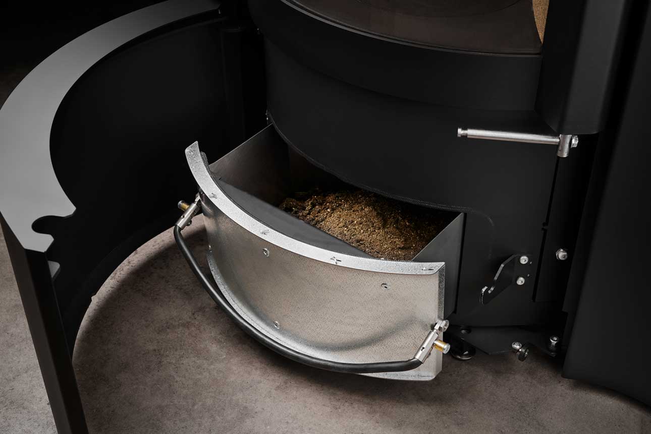 Large removable ash pan for easy cleaning